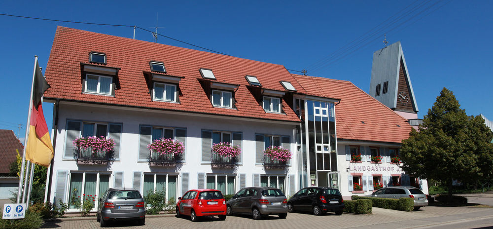 Hotel & Gasthaus Lowen Waldkirch Exterior foto